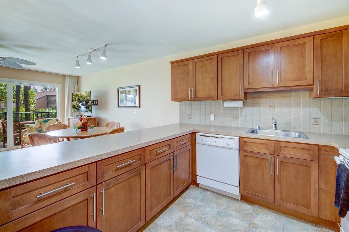 Condo in Kapaa · ★4.65 · 1 bedroom · 2 beds · 1 shared bath - Photo 5