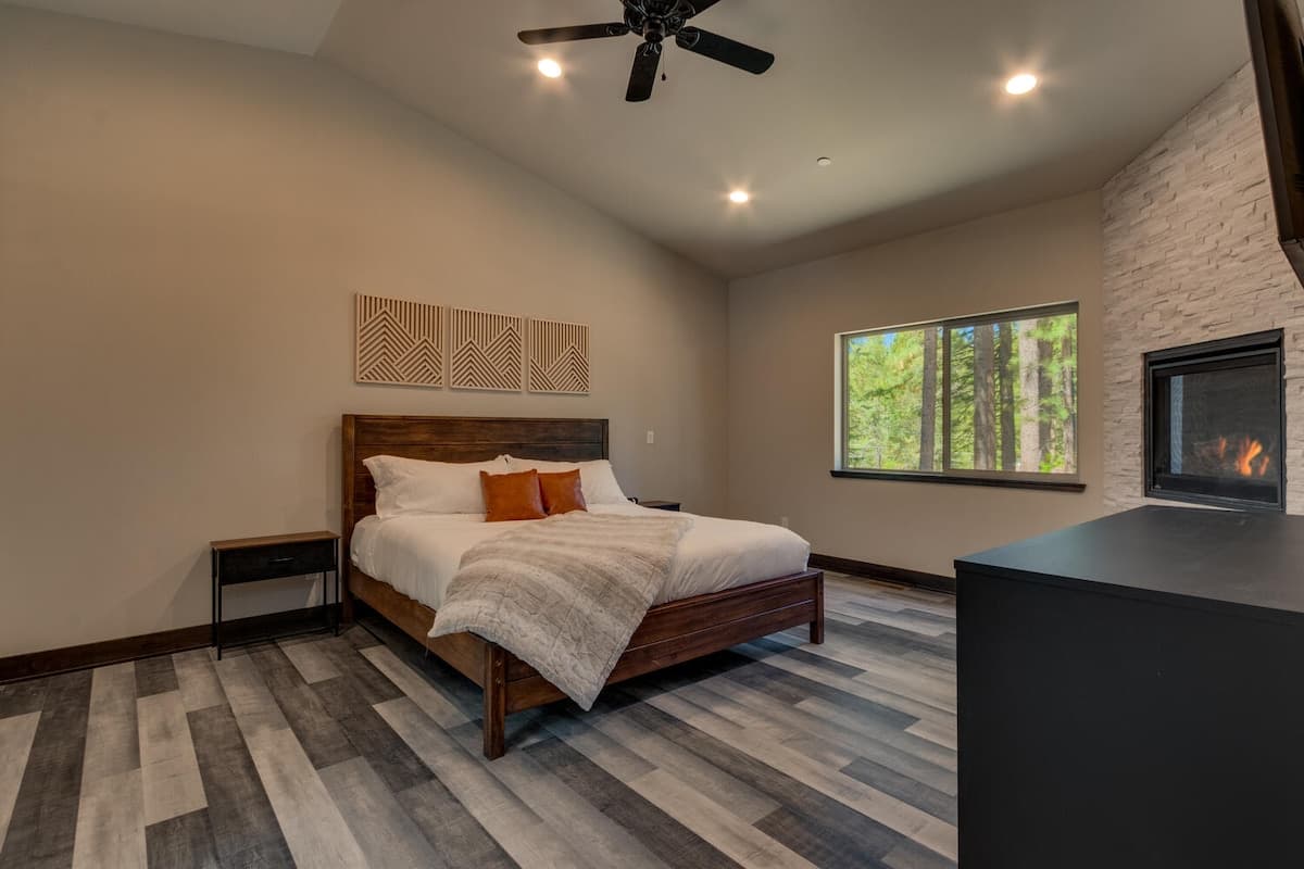Cozy Tahoe Retreat with Hot Tub & Arcade Bar - Photo 3