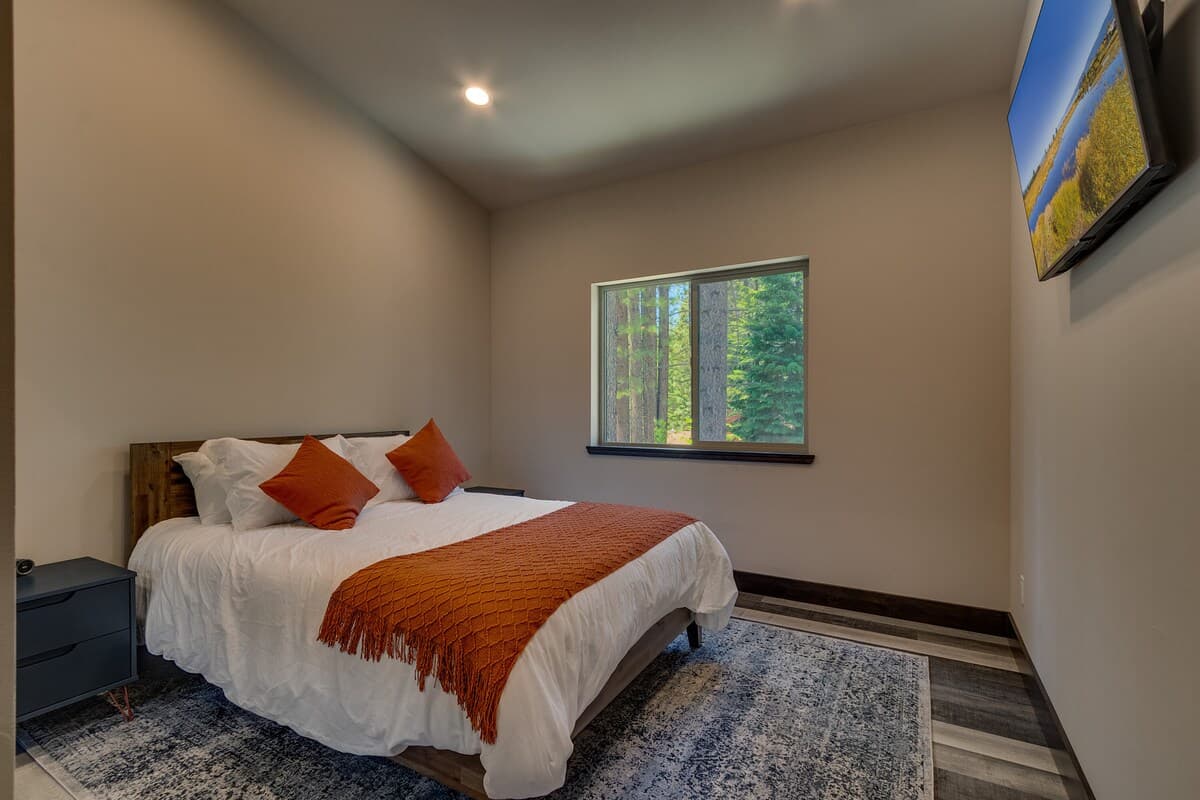 Cozy Tahoe Retreat with Hot Tub & Arcade Bar - Photo 2