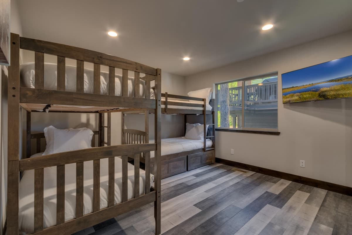 Cozy Tahoe Retreat with Hot Tub & Arcade Bar - Photo 5