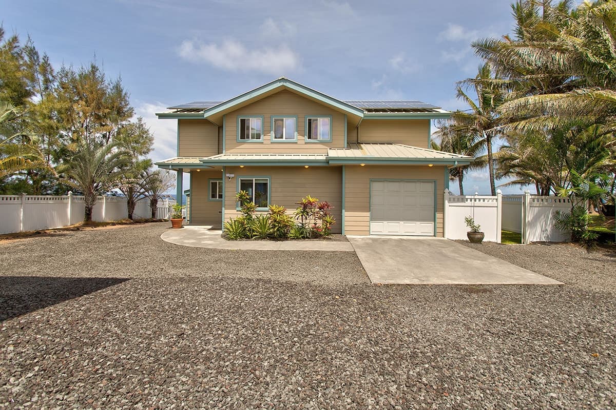 Home in Keaau · ★4.65 · 2 bedrooms · 3 beds · 2 baths - Photo 2