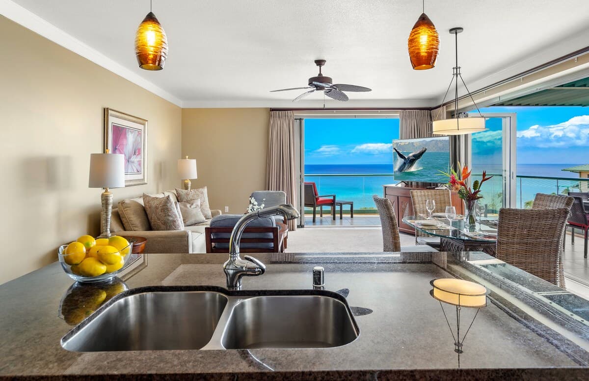 Condo in Lahaina · ★4.91 · 2 bedrooms · 3 beds · 2 baths - Photo 5