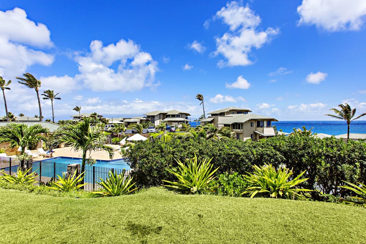 Condo in Lahaina · ★4.53 · 2 bedrooms · 3 beds · 3 baths - Photo 1