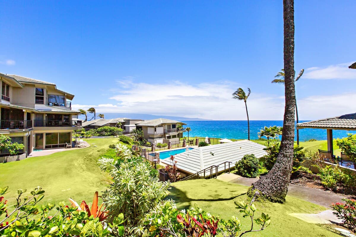 Condo in Lahaina · ★4.85 · 1 bedroom · 2 beds · 2 baths - Photo 2