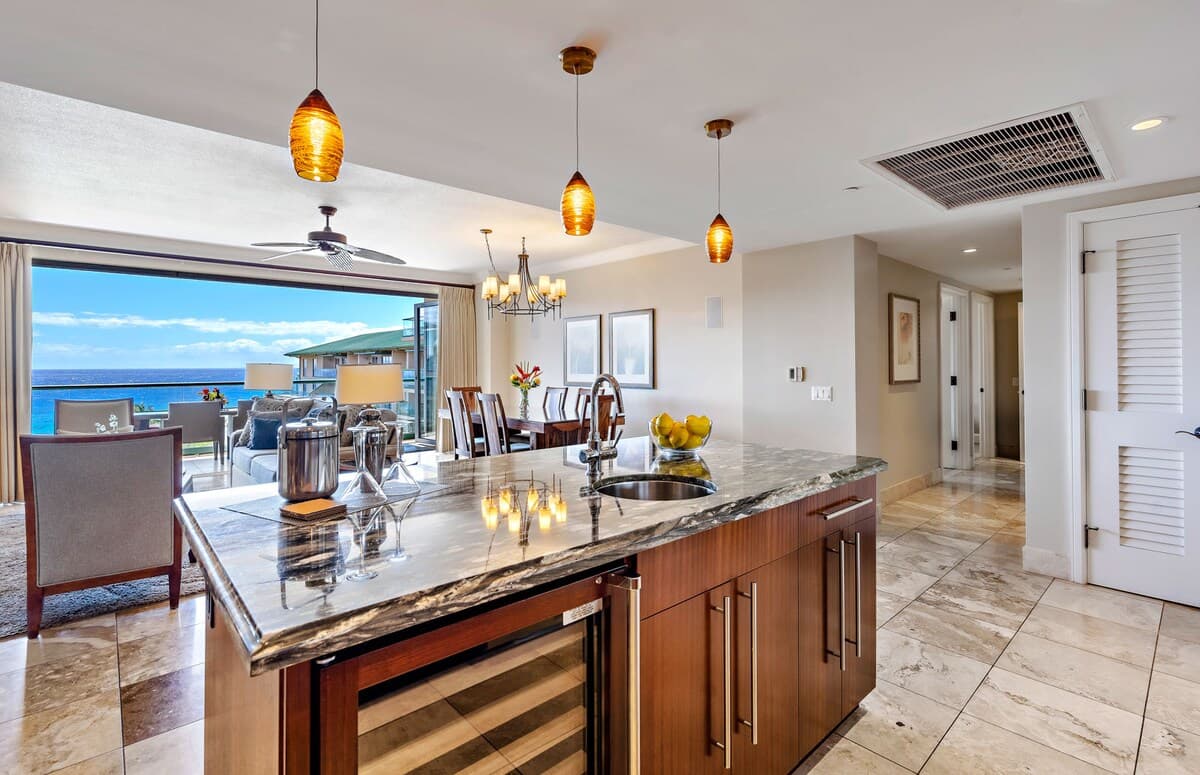 Condo in Lahaina · ★4.5 · 3 bedrooms · 4 beds · 3 baths - Photo 4
