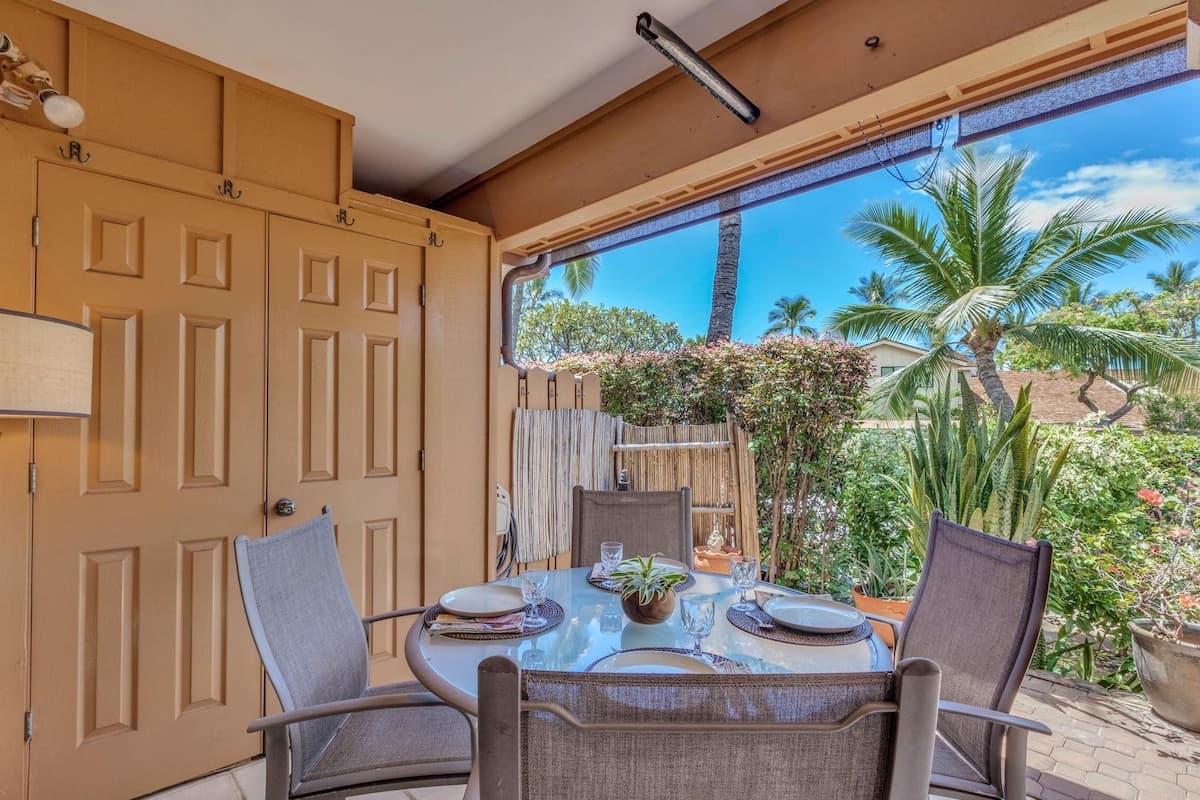 Townhouse in Lahaina · ★4.33 · 1 bedroom · 1 bed · 1 private bath - Photo 1