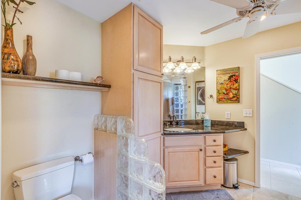 Townhouse in Lahaina · ★4.33 · 1 bedroom · 1 bed · 1 private bath - Photo 4