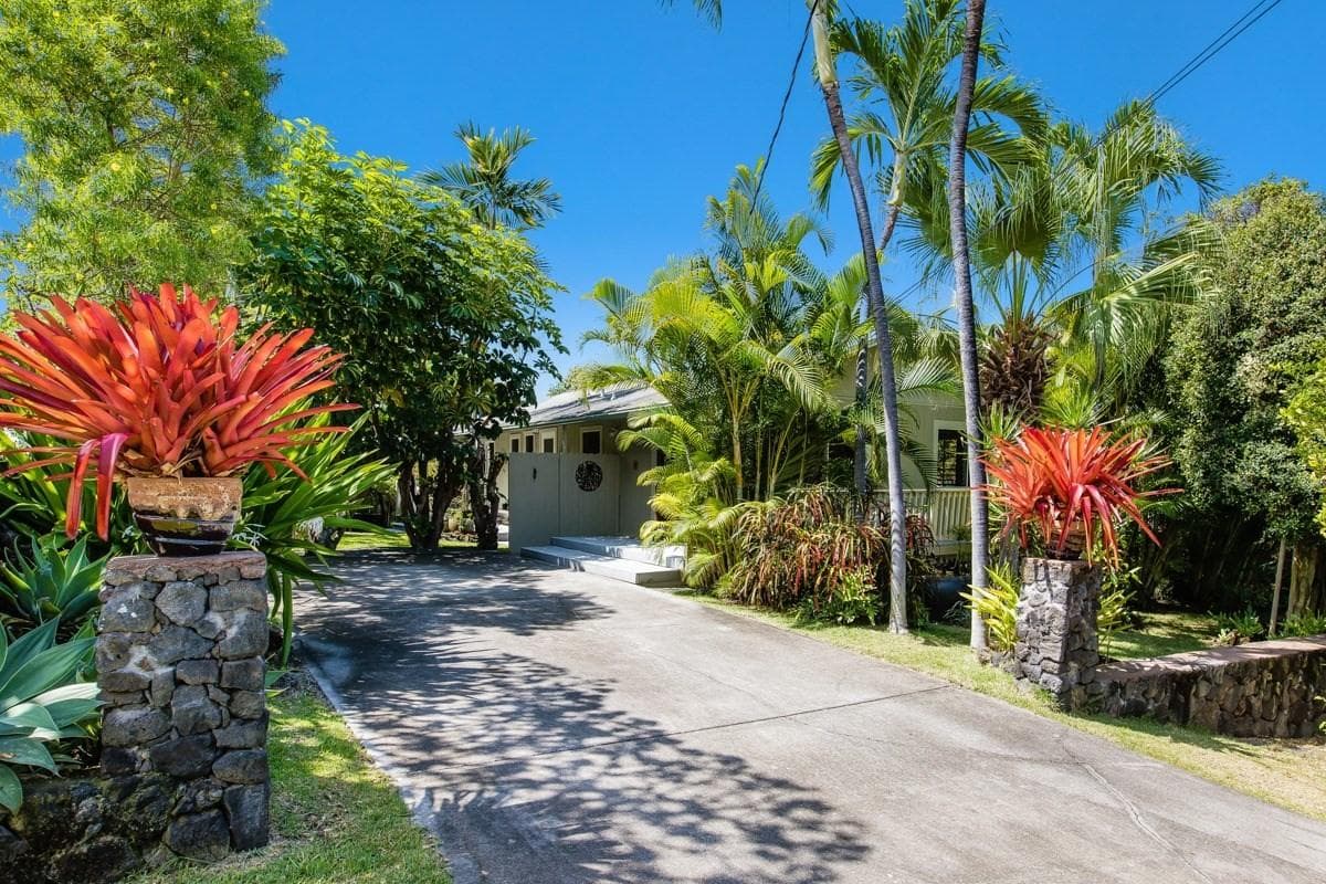 Home in Kailua-Kona · ★4.91 · 3 bedrooms · 4 beds · 2 baths - Photo 4