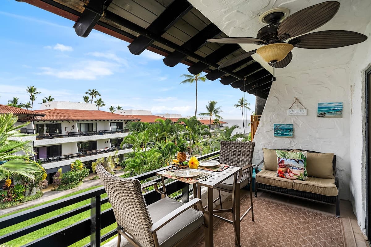 Condo in Kailua-Kona · ★4.65 · 1 bedroom · 2 beds · 1 private bath - Photo 1