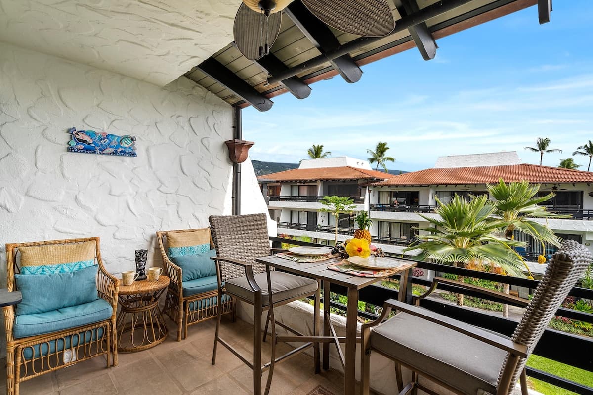 Condo in Kailua-Kona · ★4.65 · 1 bedroom · 2 beds · 1 private bath - Photo 5