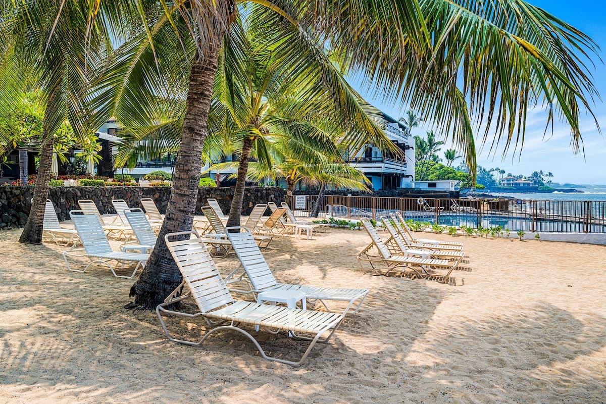 Condo in Kailua-Kona · ★4.75 · 1 bedroom · 2 beds · 1 private bath - Photo 1