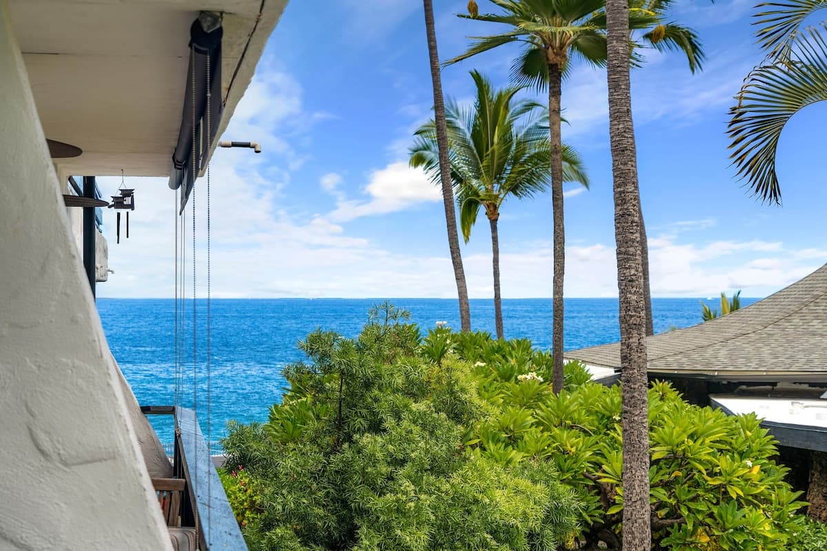 Condo in Kailua-Kona · ★4.75 · 1 bedroom · 2 beds · 1 private bath - Photo 3