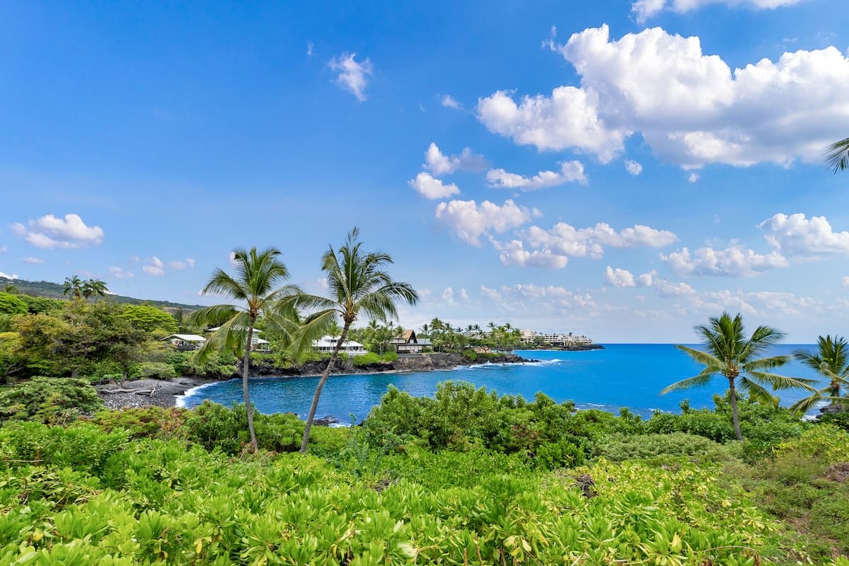 Condo in Kailua-Kona · ★4.83 · 2 bedrooms · 3 beds · 2 baths - Photo 3
