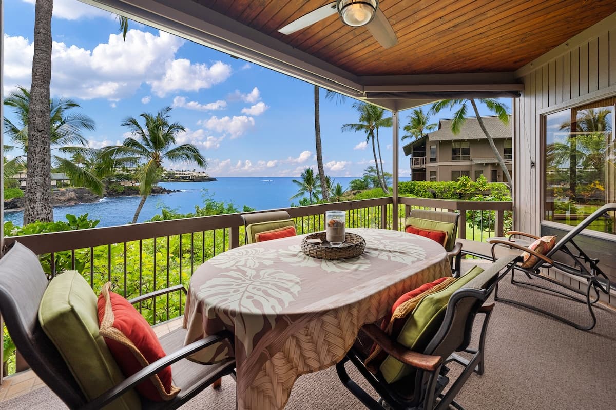 Condo in Kailua-Kona · ★4.83 · 2 bedrooms · 3 beds · 2 baths - Photo 1