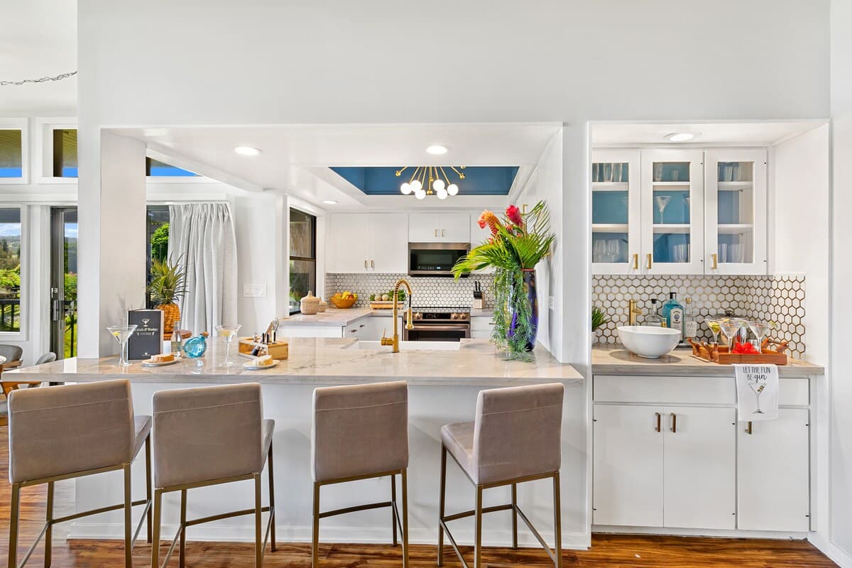 Condo in Lahaina · ★4.92 · 2 bedrooms · 4 beds · 3 baths - Photo 3