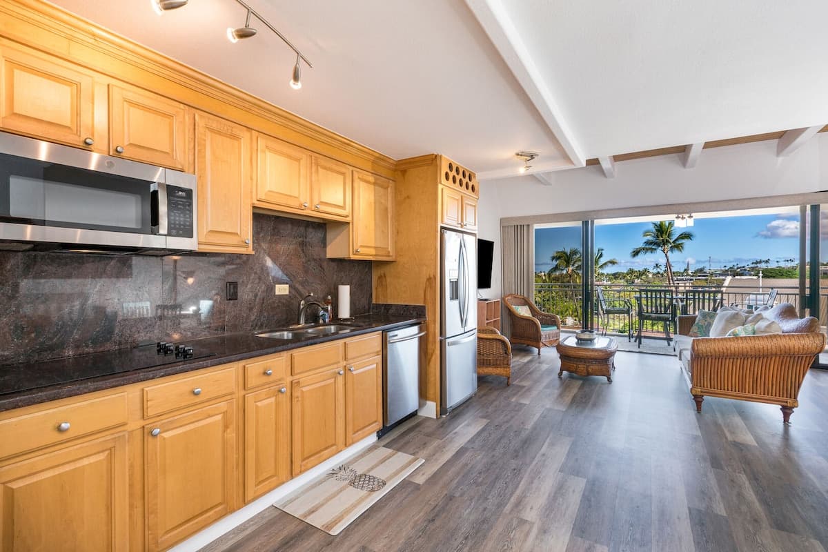 Condo in Kailua-Kona · ★4.74 · 2 bedrooms · 2 beds · 3 baths - Photo 2