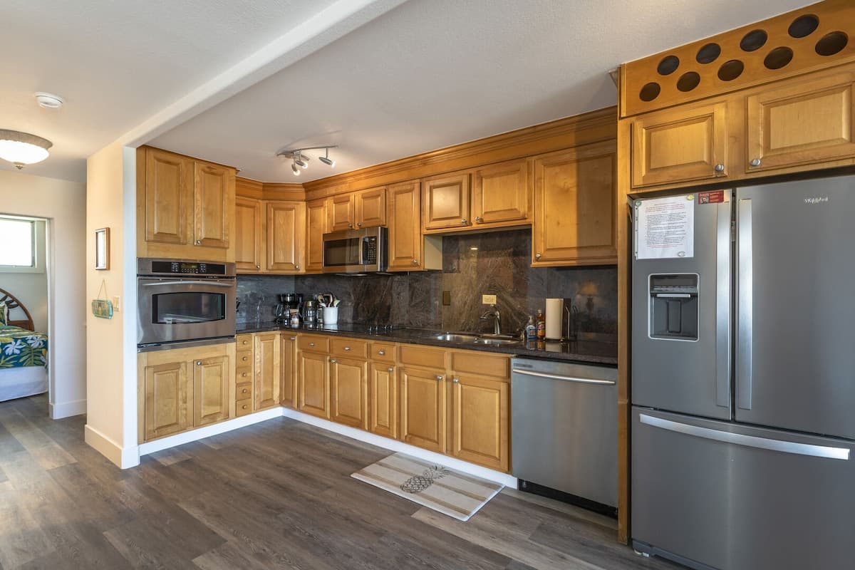 Condo in Kailua-Kona · ★4.74 · 2 bedrooms · 2 beds · 3 baths - Photo 3