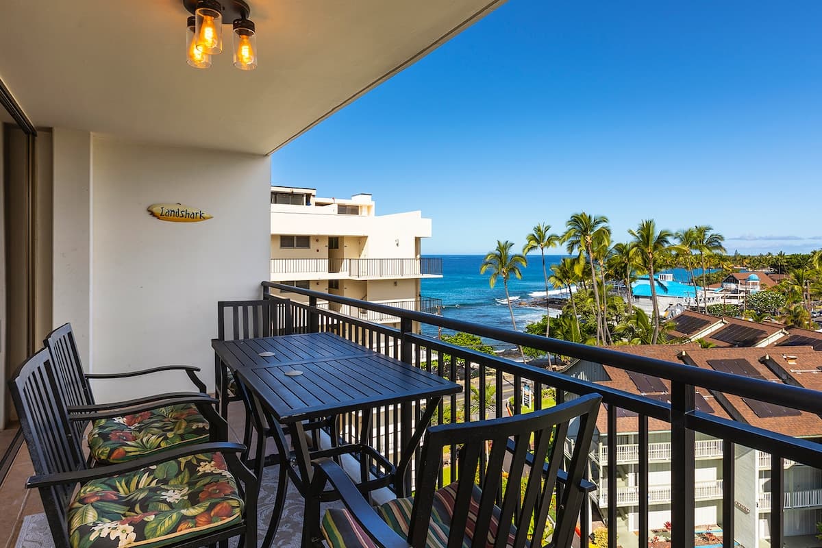 Condo in Kailua-Kona · ★4.74 · 2 bedrooms · 2 beds · 3 baths - Photo 1