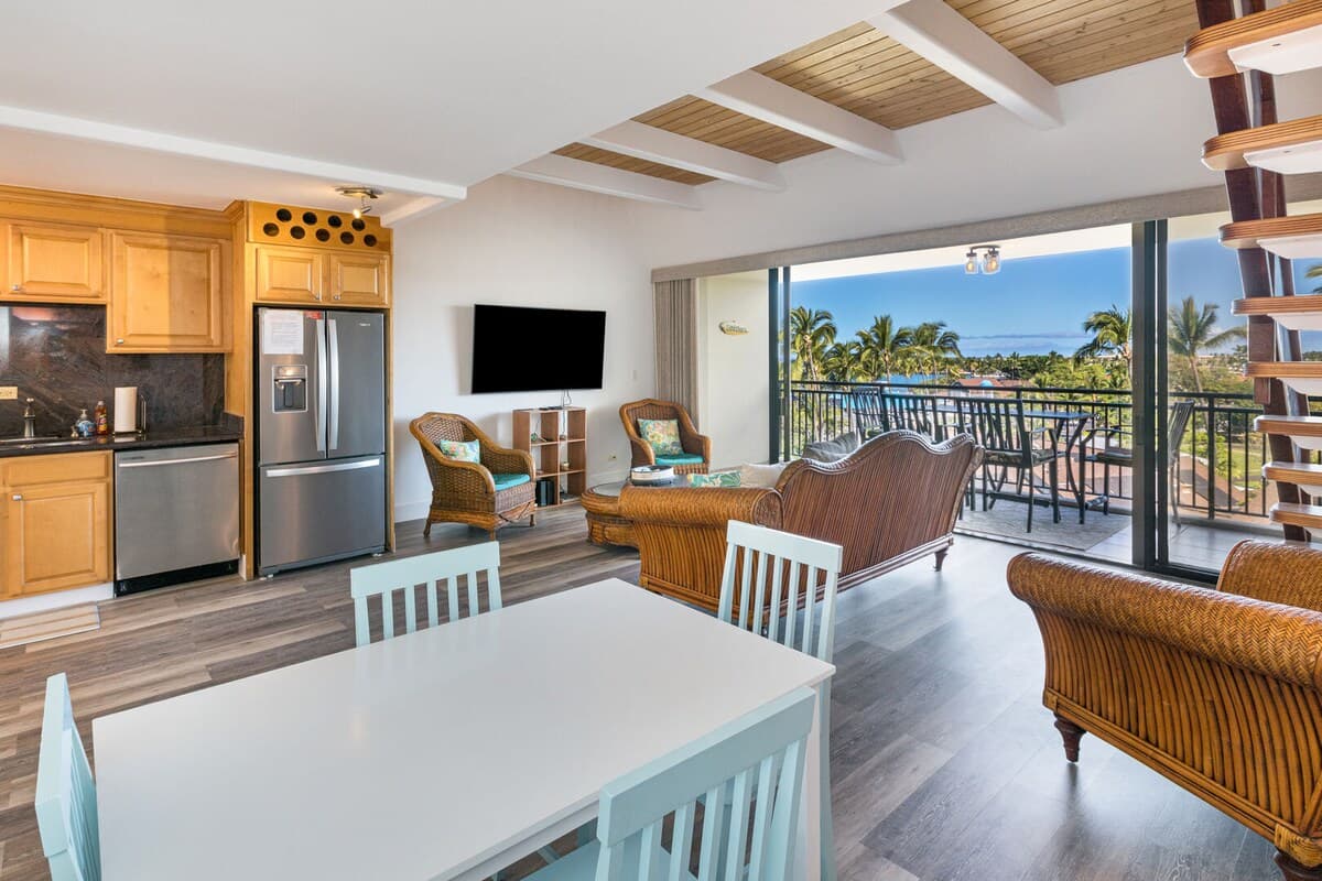 Condo in Kailua-Kona · ★4.74 · 2 bedrooms · 2 beds · 3 baths - Photo 4