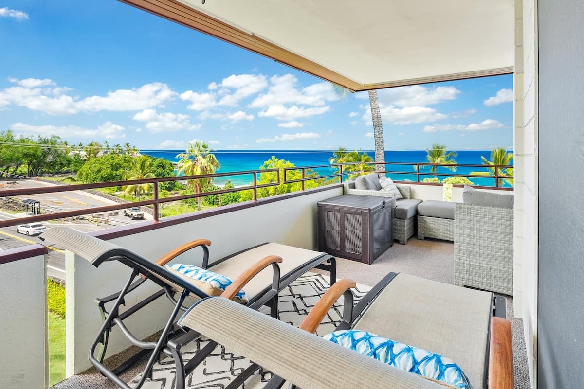 Condo in Kailua-Kona · ★4.91 · 2 bedrooms · 2 beds · 2 baths - Photo 3