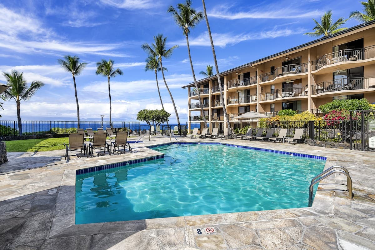 Condo in Kailua-Kona · ★4.43 · 1 bedroom · 2 beds · 1 bath - Photo 2