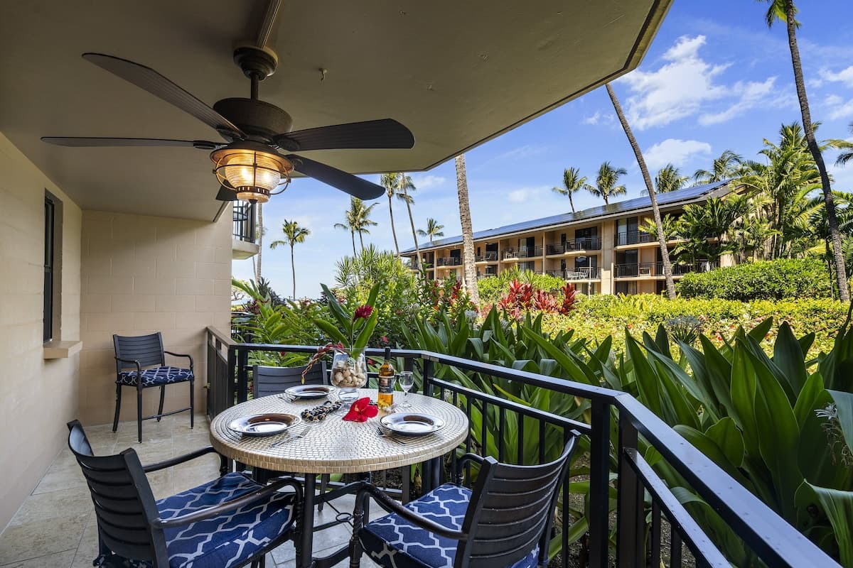 Condo in Kailua-Kona · ★4.43 · 1 bedroom · 2 beds · 1 bath - Photo 1