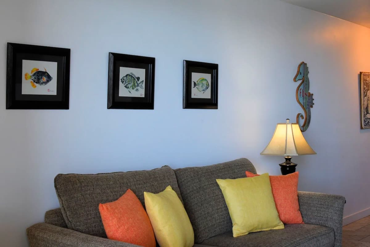 Condo in Lahaina · ★4.91 · 1 bedroom · 2 beds · 1 private bath - Photo 5