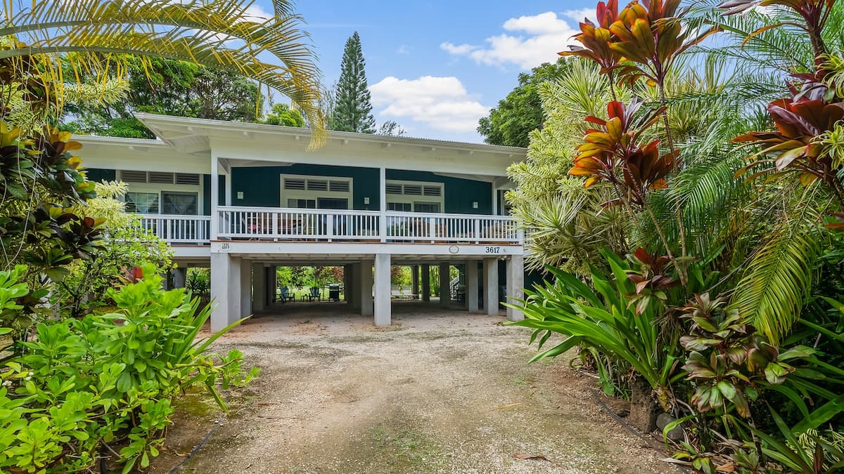 Home in Kilauea · ★4.71 · 3 bedrooms · 4 beds · 2.5 baths - Photo 5