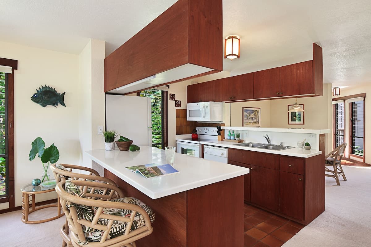 Condo in Koloa · ★4.69 · 1 bedroom · 2 beds · 1 shared bath - Photo 3