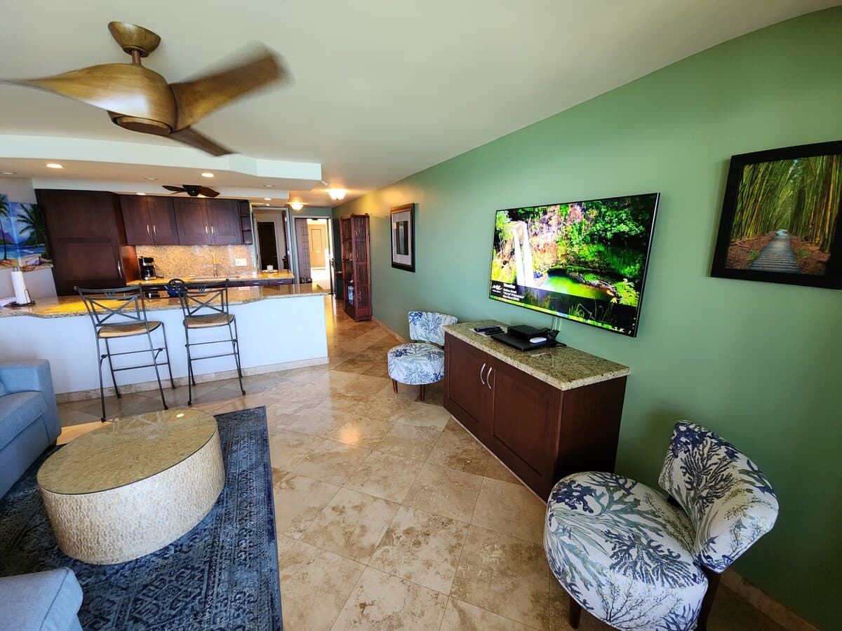 Condo in Lahaina · ★4.93 · 1 bedroom · 1 bed · 1 bath - Photo 4