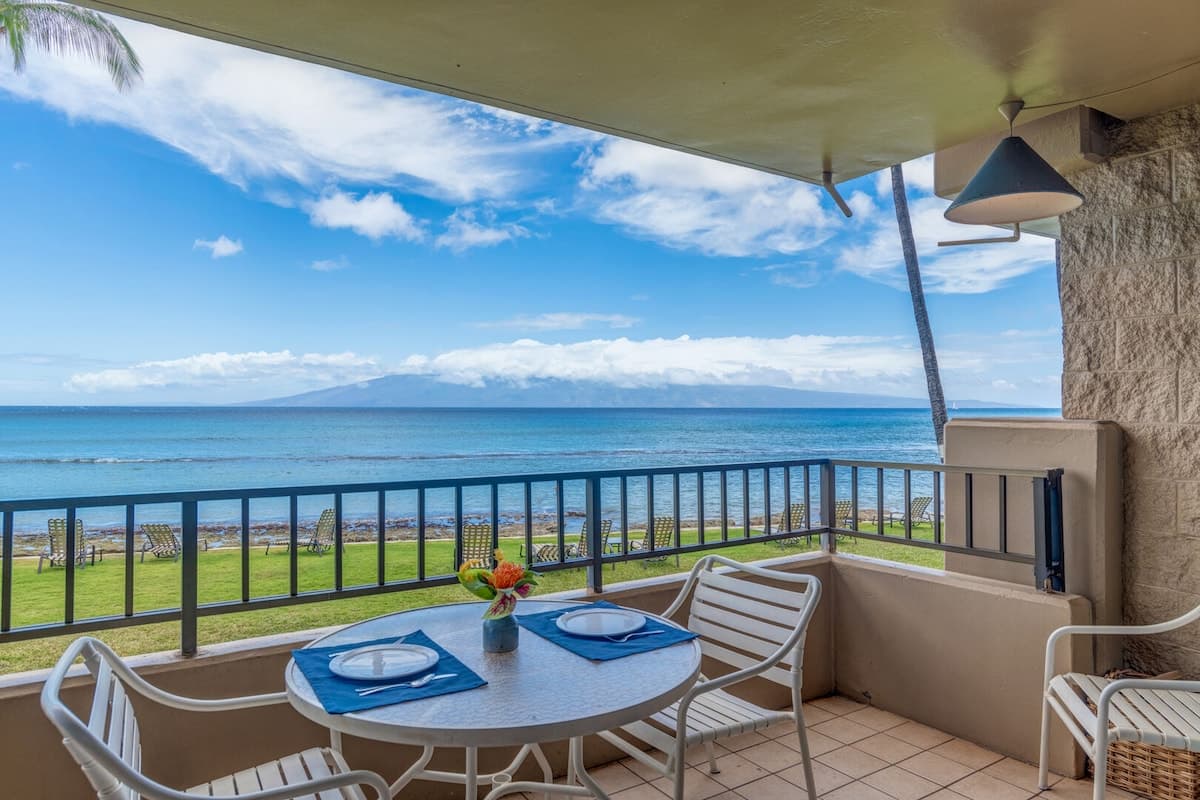 Condo in Lahaina · ★4.76 · 2 bedrooms · 4 beds · 2 private baths - Photo 2