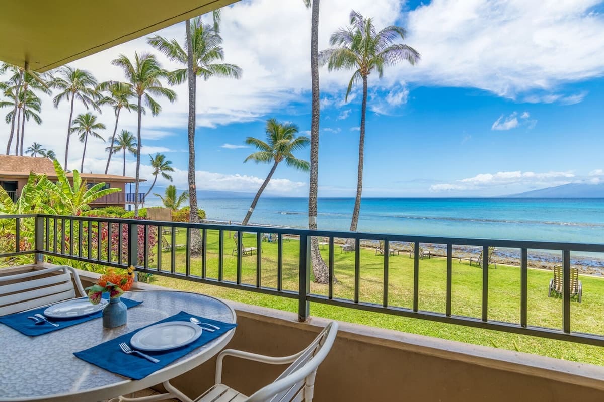 Condo in Lahaina · ★4.76 · 2 bedrooms · 4 beds · 2 private baths - Photo 3