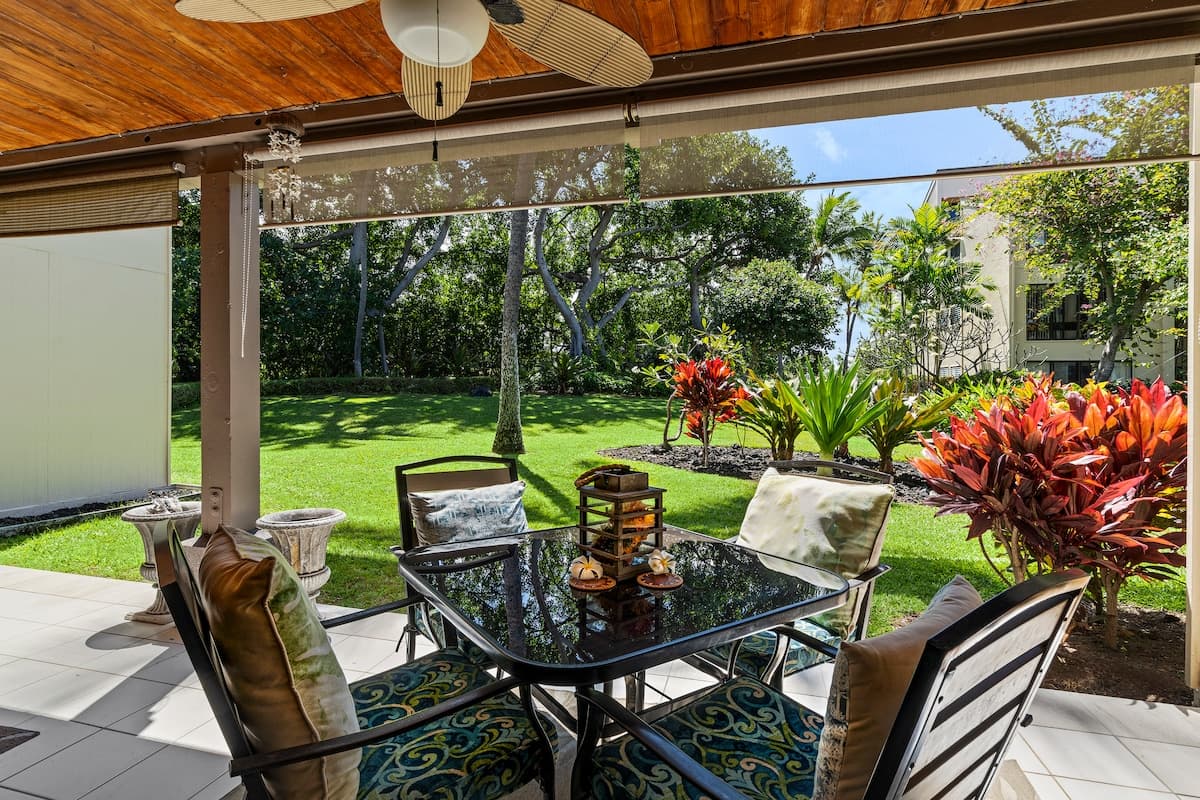 Condo in Kailua-Kona · ★4.7 · 2 bedrooms · 3 beds · 2 shared baths - Photo 1