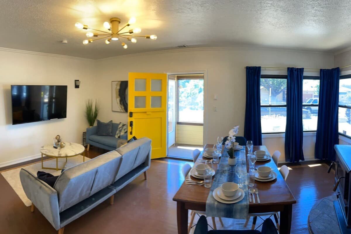 Newly Renovated Home Near Hiking & Eats, Sleeps 10 - Photo 3