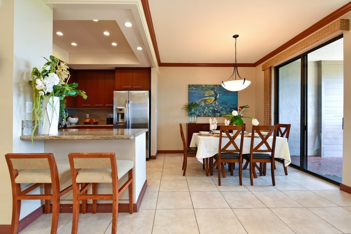 Condo in Lahaina · ★4.87 · 2 bedrooms · 2 beds · 2 baths - Photo 4