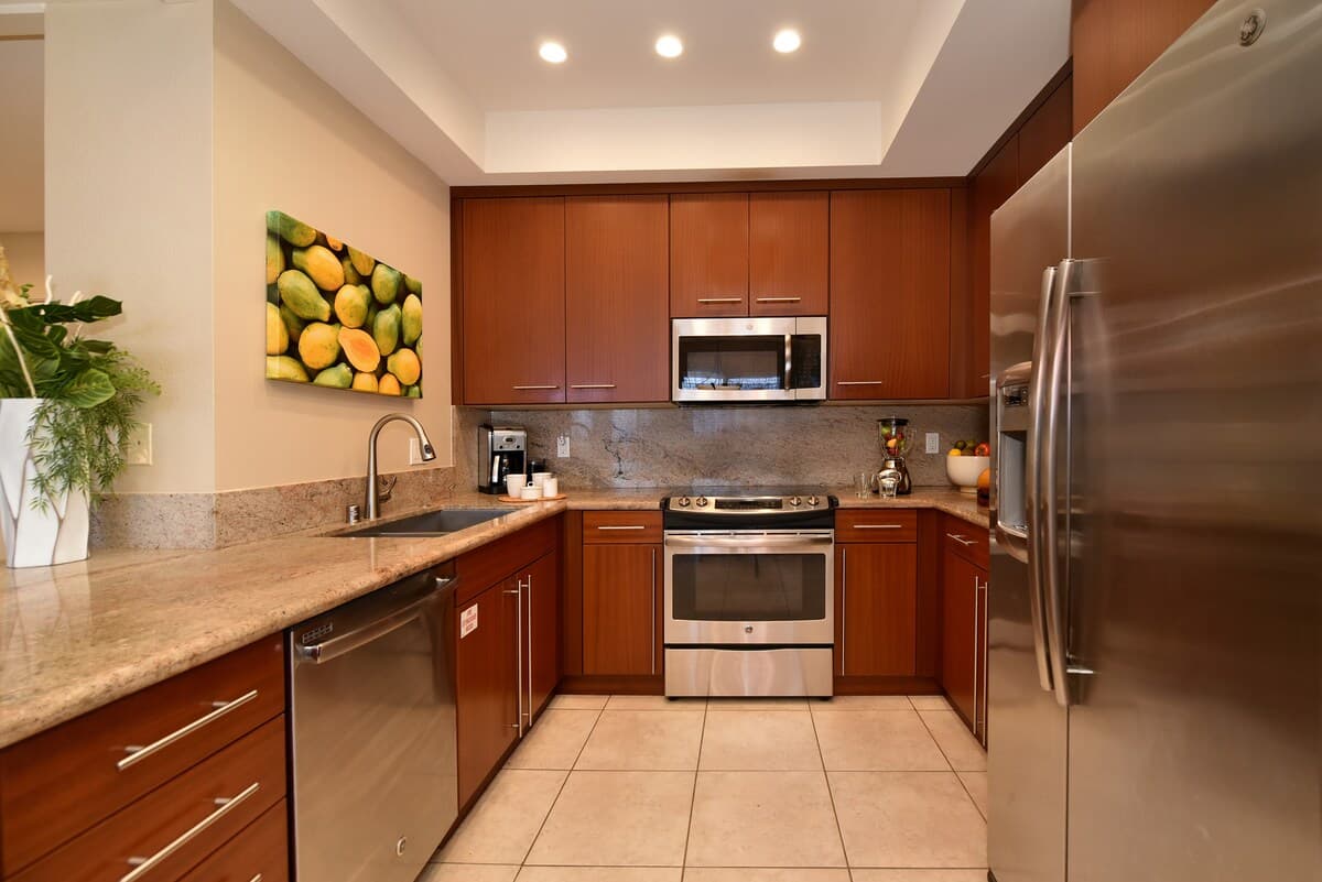 Condo in Lahaina · ★4.87 · 2 bedrooms · 2 beds · 2 baths - Photo 2