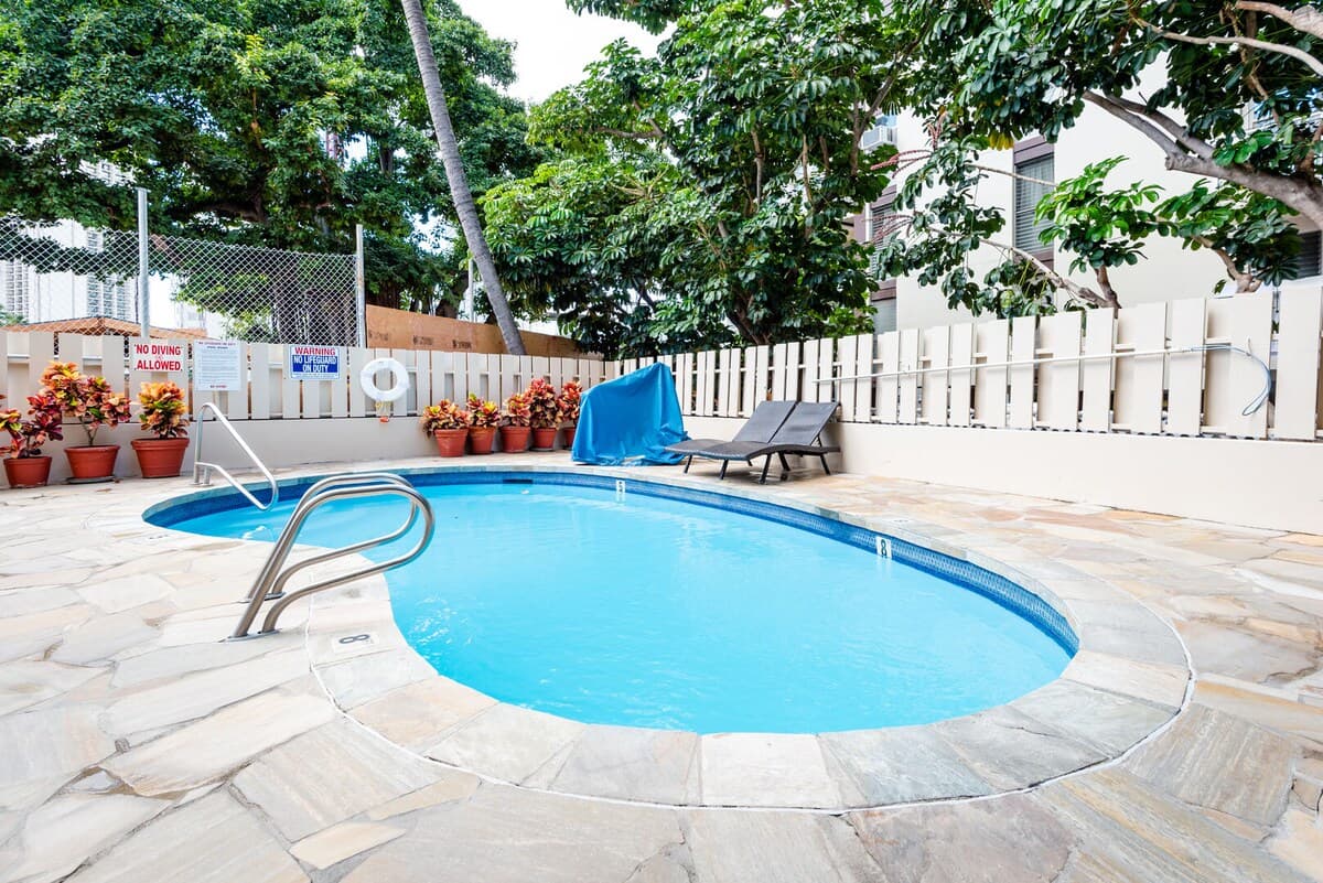 Condo in Honolulu · ★4.64 · 1 bedroom · 1 bed · 1 private bath - Photo 2