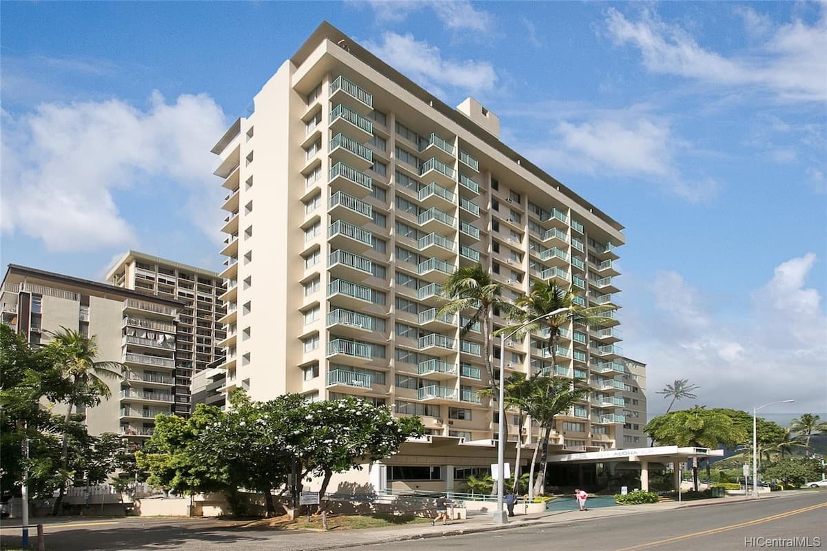 Condo in Honolulu · ★4.64 · 1 bedroom · 1 bed · 1 private bath - Photo 3