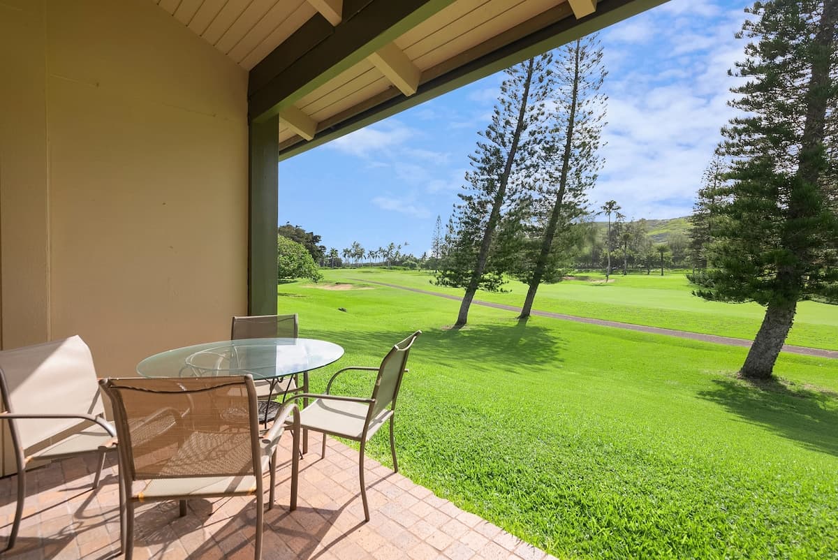 Condo in Kahuku · ★4.8 · 2 bedrooms · 4 beds · 2 shared baths - Photo 5