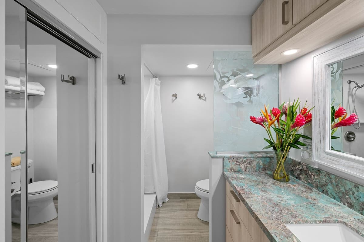Condo in Lahaina · ★4.8 · Studio · 2 beds · 1 bath - Photo 5
