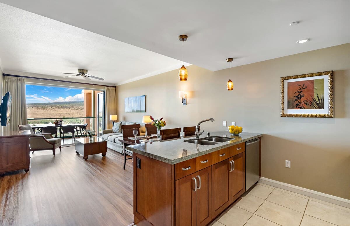 Condo in Lahaina · ★4.79 · 1 bedroom · 2 beds · 1 bath - Photo 3