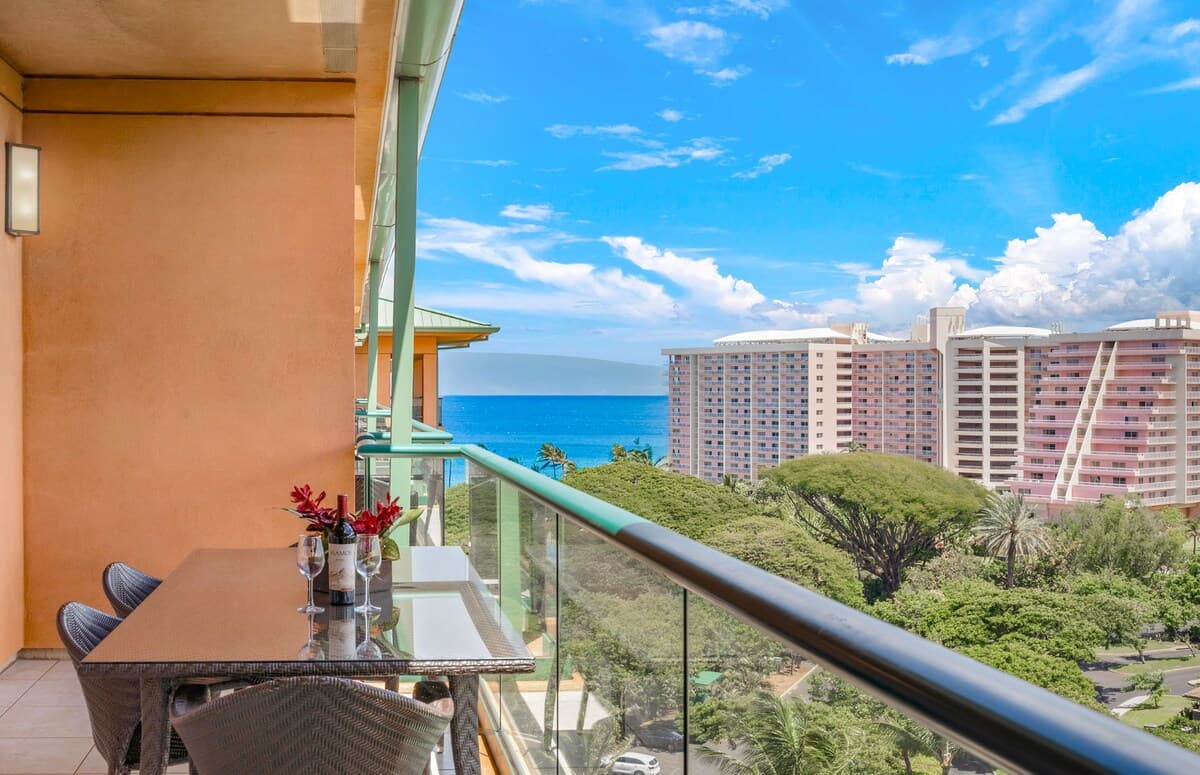 Condo in Lahaina · ★4.79 · 1 bedroom · 2 beds · 1 bath - Photo 2