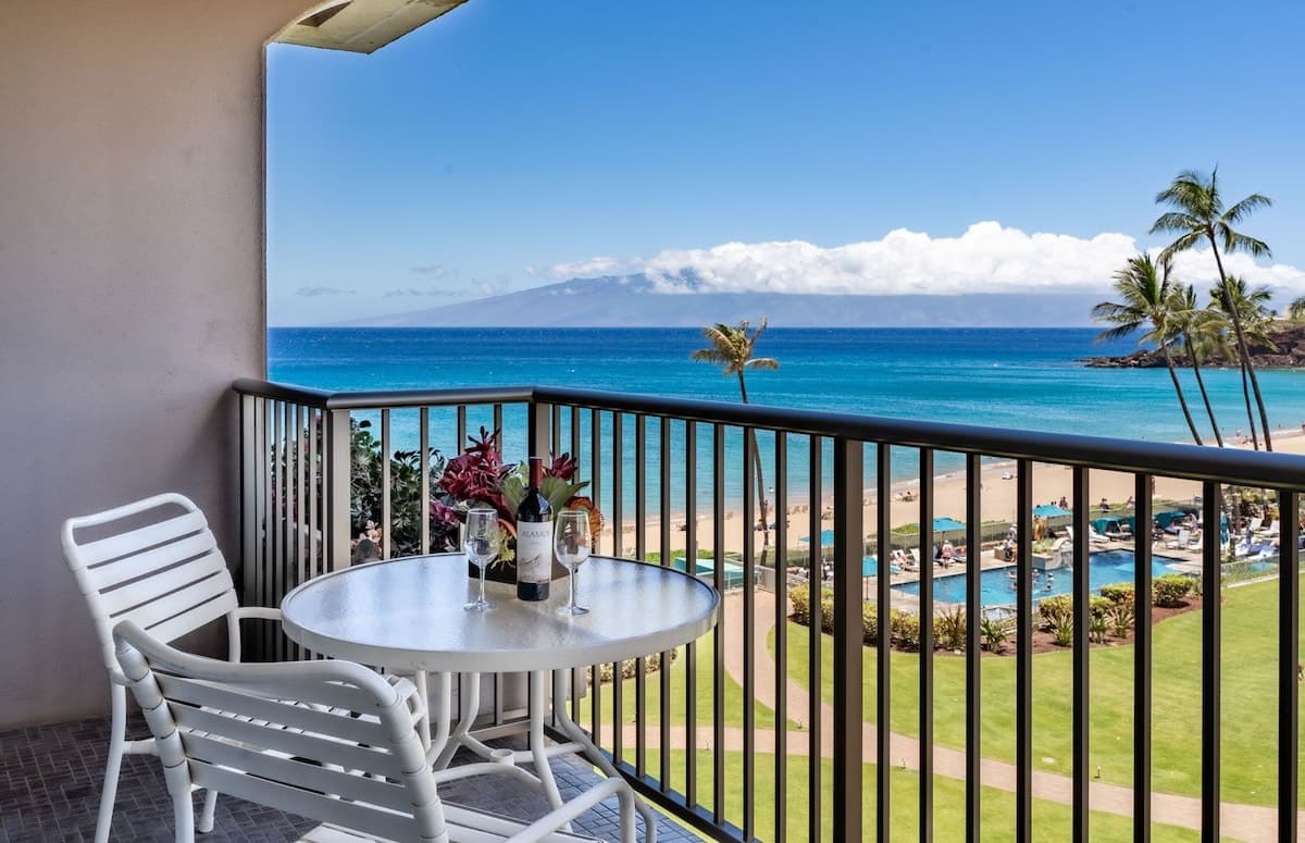 Condo in Lahaina · ★4.84 · Studio · 2 beds · 1 bath - Photo 1