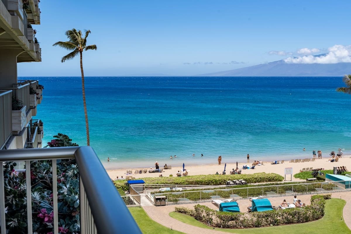 Condo in Lahaina · ★4.84 · Studio · 2 beds · 1 bath - Photo 3