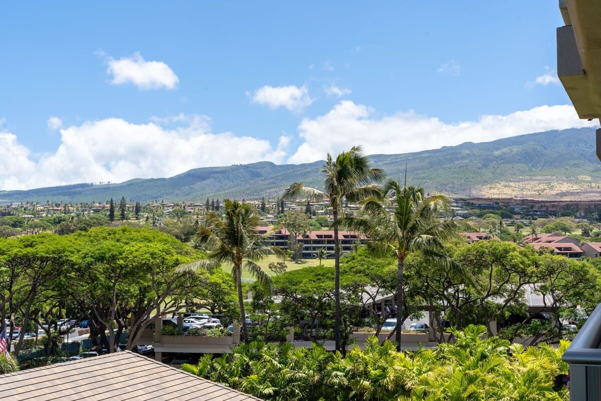 Condo in Lahaina · ★4.84 · Studio · 2 beds · 1 bath - Photo 5