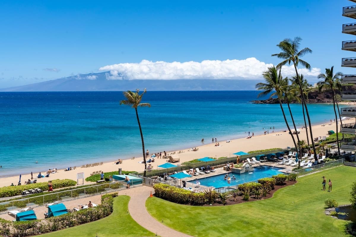 Condo in Lahaina · ★4.84 · Studio · 2 beds · 1 bath - Photo 2