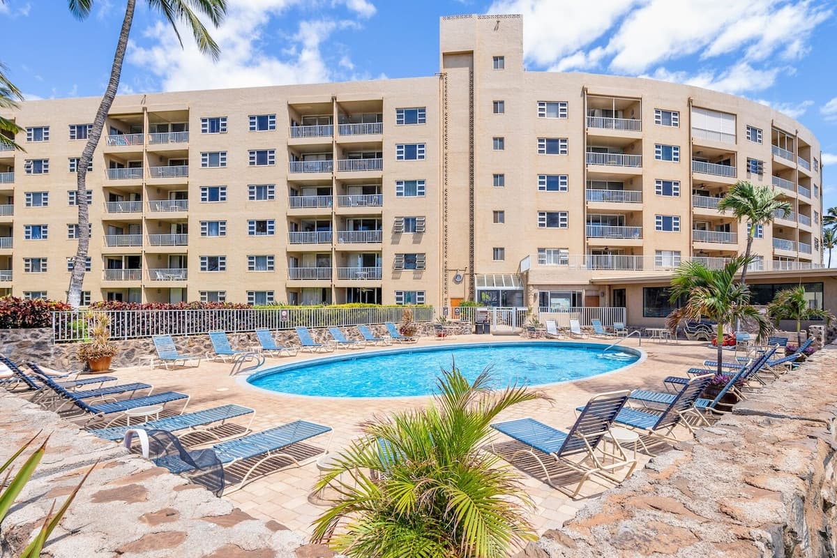 Condo in Kihei · ★4.69 · 2 bedrooms · 4 beds · 2 baths - Photo 2