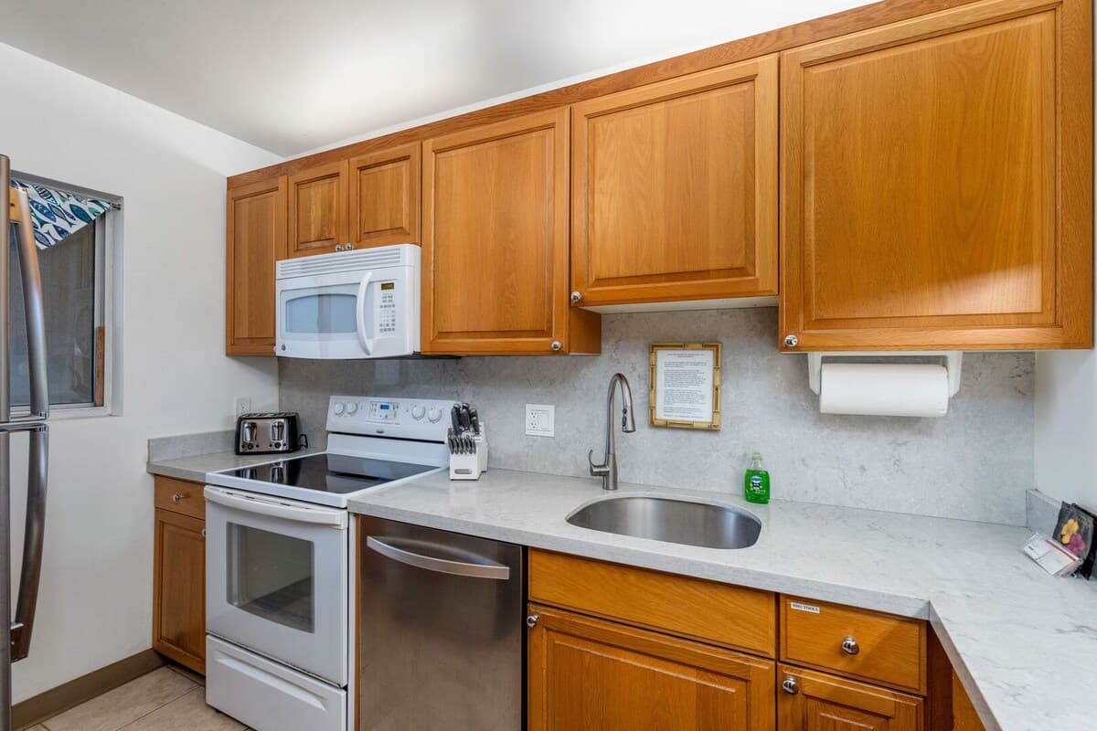 Condo in Kihei · ★4.69 · 2 bedrooms · 4 beds · 2 baths - Photo 5