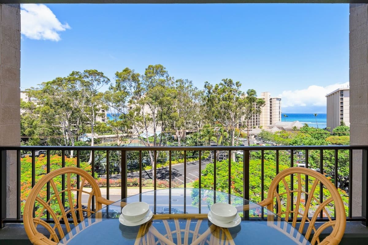 Condo in Lahaina · ★4.67 · 2 bedrooms · 4 beds · 2 baths - Photo 1