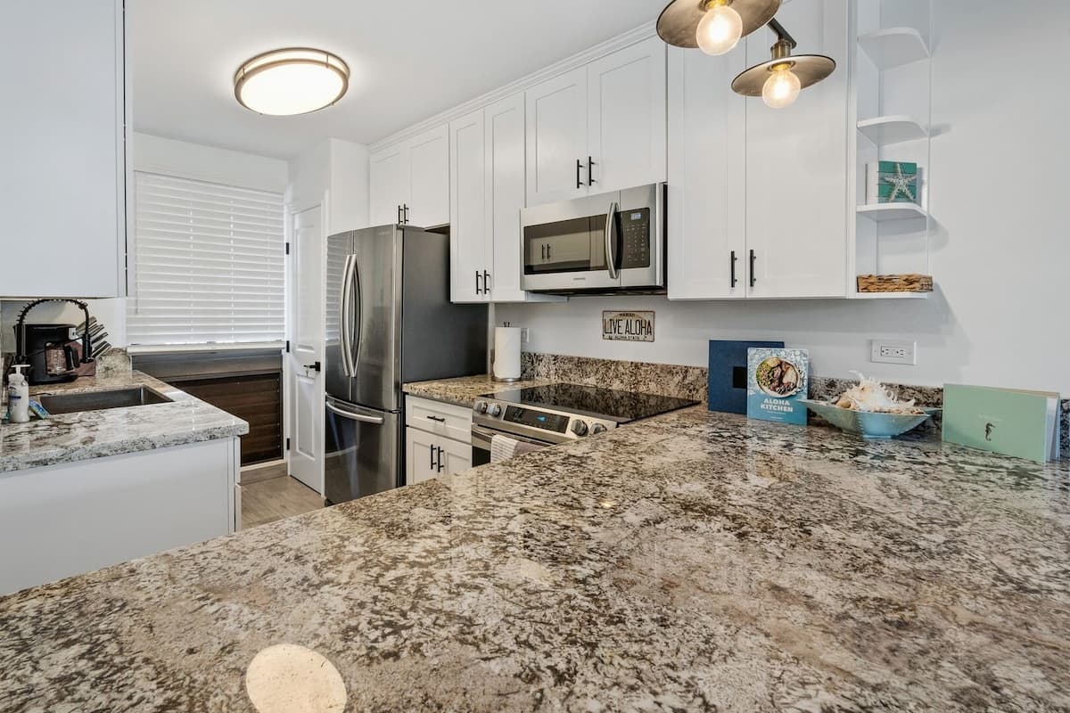 Condo in Lahaina · ★4.67 · 2 bedrooms · 4 beds · 2 baths - Photo 4